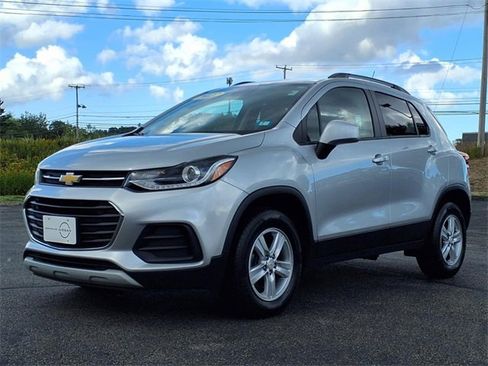 Used 2022 Chevrolet Trax LT w/ LT Convenience Package image 28
