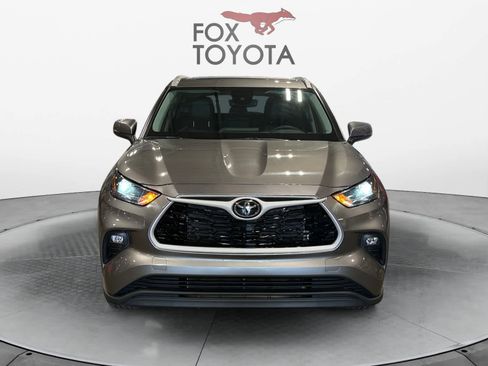 Used 2025 Toyota Highlander XLE image 9