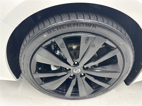 Used 2022 Nissan Altima 2.5 SR w/ Midnight Edition Package FWD image 15