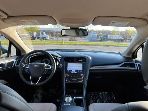 Used 2020 Ford Fusion SE w/ Equipment Group 151A image 24