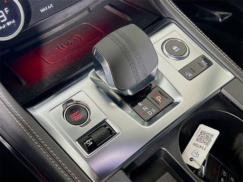Used 2024 Jaguar F-PACE R-Dynamic S image 17
