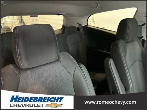Used 2017 Chevrolet Traverse LT w/ Style and Technology Package FWD image 33