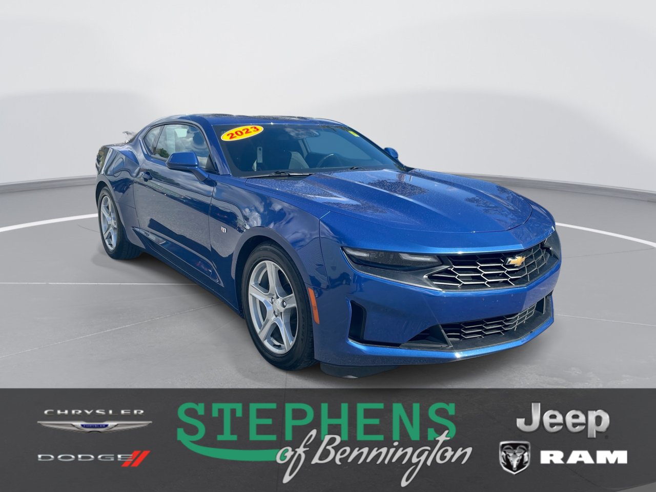 Used 2023 Chevrolet Camaro LT RWD image 1