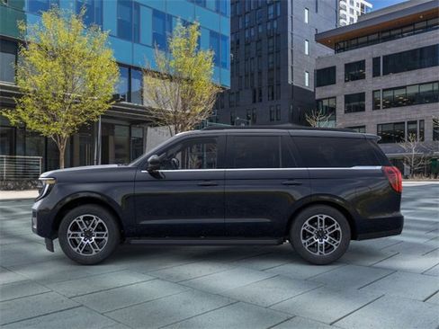 New 2025 Ford Expedition Active image 3