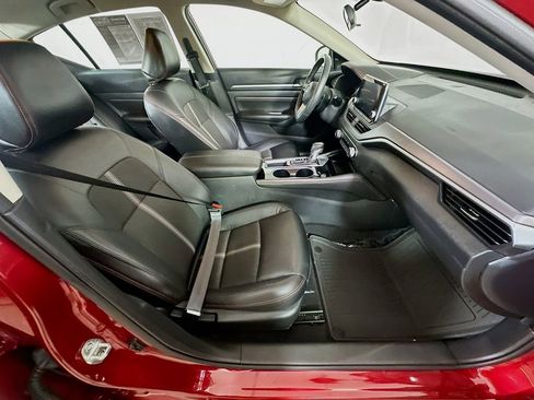 Used 2023 Nissan Altima 2.5 SR image 11