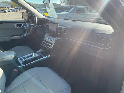 Used 2021 Ford Explorer XLT w/ Equipment Group 202A image 11