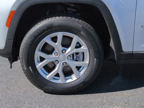 Certified 2023 Jeep Grand Cherokee L Limited image 9