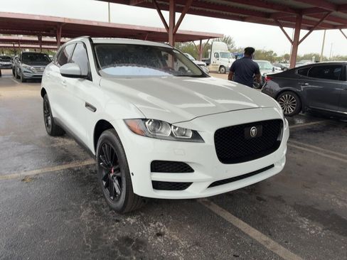 Used 2020 Jaguar F-PACE Prestige image 2