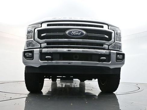 Used 2021 Ford F350 Lariat w/ Chrome Package image 28