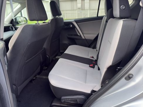 Used 2016 Toyota RAV4 XLE AWD/4WD image 10