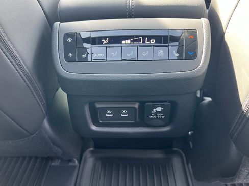 New 2026 Nissan Pathfinder Platinum FWD image 29