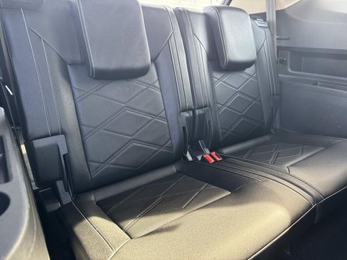 Used 2025 Volkswagen Atlas SE FWD image 9