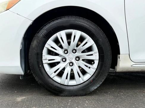 Used 2012 Toyota Camry LE FWD image 31