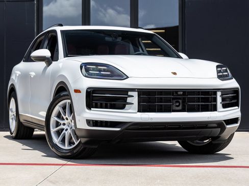 Certified 2025 Porsche Cayenne AWD/4WD image 6