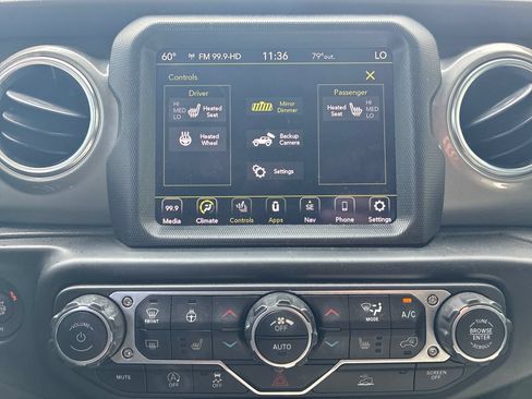 Used 2022 Jeep Wrangler Unlimited Sahara w/ LED Lighting Group AWD/4WD image 23