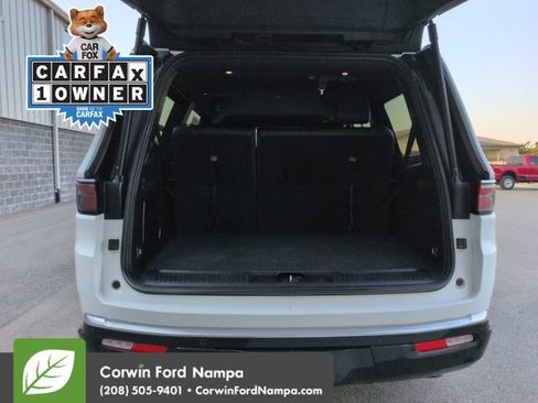 Used 2023 Jeep Wagoneer Series II AWD/4WD image 28