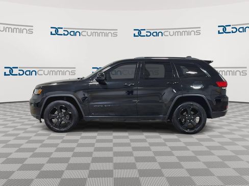 Used 2018 Jeep Grand Cherokee Laredo AWD/4WD image 5