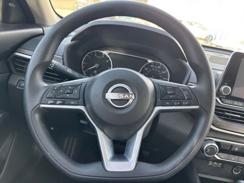 Used 2025 Nissan Altima 2.5 SV image 30