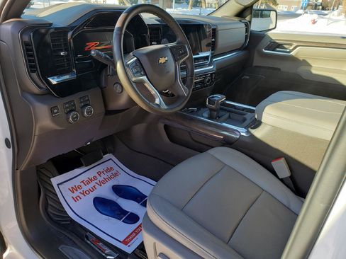 Used 2025 Chevrolet Silverado 1500 LTZ image 9