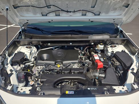 Certified 2019 Toyota RAV4 XLE w/ Convenience Package AWD/4WD image 31