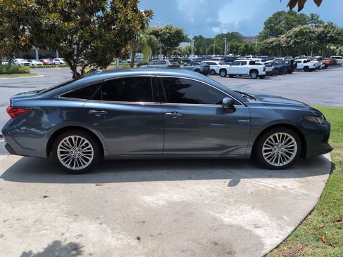 Used 2021 Toyota Avalon Limited w/ Advanced Safety Package FWD image 11