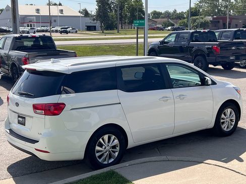 Used 2017 Kia Sedona LX w/ LX Essentials Premium Package FWD image 6