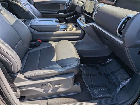 Used 2025 Ford Expedition Platinum AWD/4WD image 39