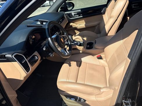 Used 2021 Porsche Cayenne AWD/4WD image 17
