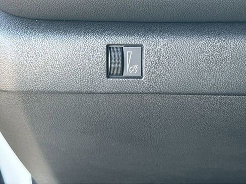 Certified 2024 Chevrolet Colorado LT w/ LT Convenience Package III image 17