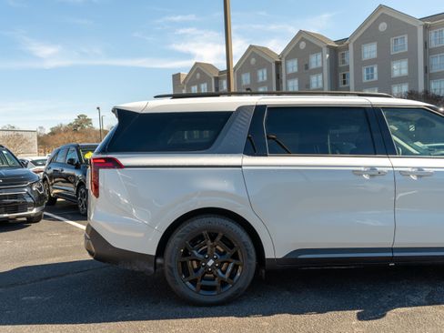 New 2026 Kia Carnival SX Prestige FWD image 9