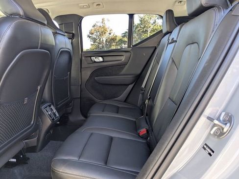 Certified 2025 Volvo XC40 B5 Core image 18