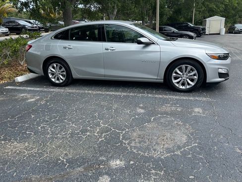 Used 2022 Chevrolet Malibu LT image 2