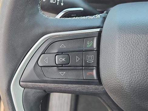 Used 2023 Jeep Grand Cherokee Limited RWD image 36