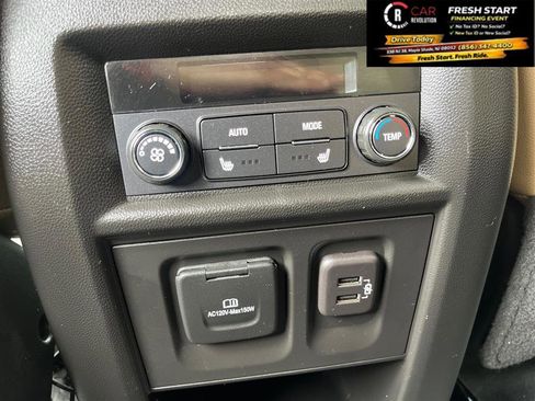 Used 2023 Chevrolet Traverse Premier FWD image 37
