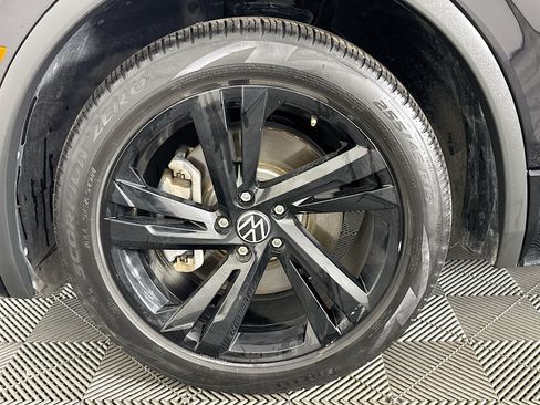 Used 2023 Volkswagen Tiguan SE R-Line FWD image 36