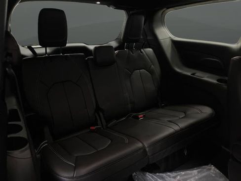 New 2026 Chrysler Pacifica Select image 32