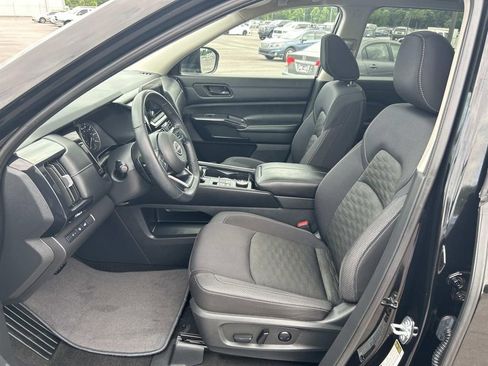 Used 2024 Nissan Pathfinder SV w/ SV Premium Package AWD/4WD image 23