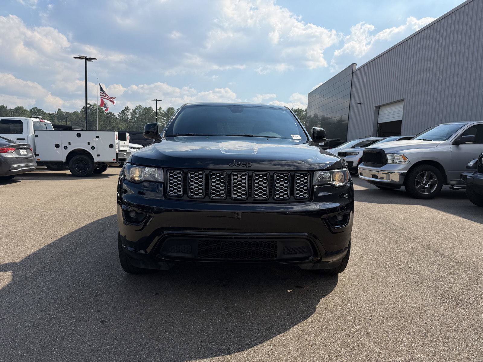 Used 2020 Jeep Grand Cherokee Altitude RWD image 2