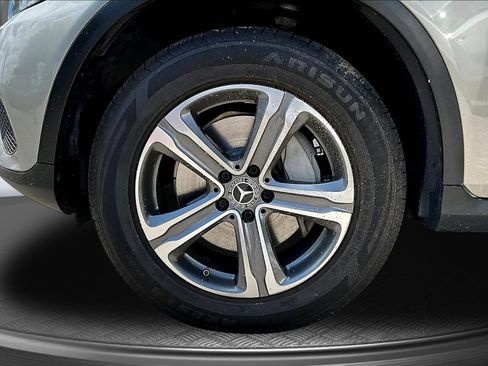 Used 2019 Mercedes-Benz GLC 300 4MATIC w/ Premium Package image 35