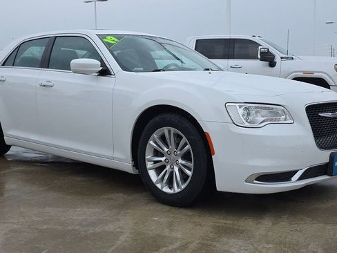 Used 2019 Chrysler 300 Touring w/ Quick Order Package 2EF RWD image 7