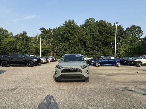 Used 2022 Toyota RAV4 XLE Premium AWD/4WD image 3