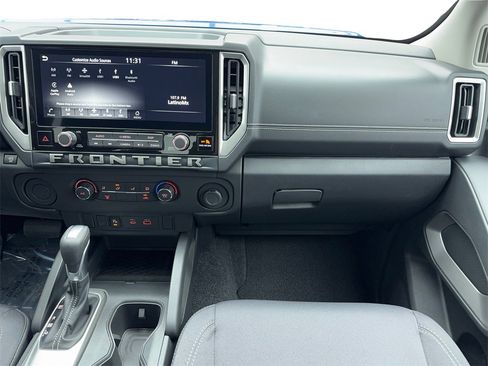 Used 2025 Nissan Frontier SV image 21