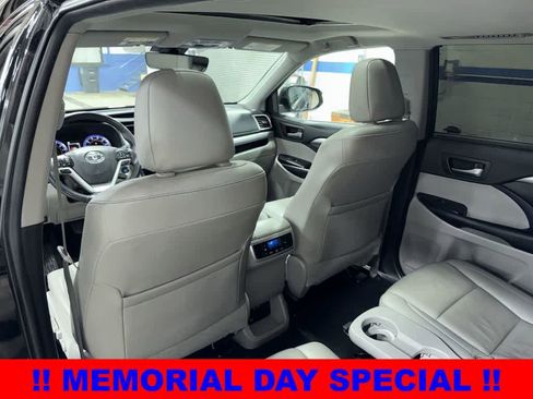 Used 2019 Toyota Highlander XLE w/ Protection Package #3 AWD/4WD image 30