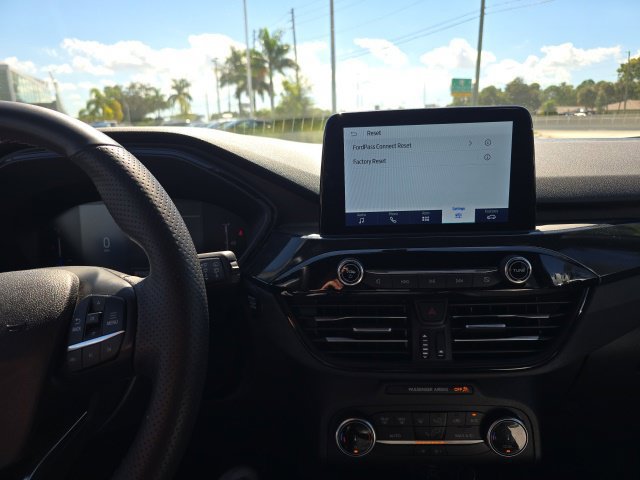 Used 2025 Ford Escape ST-Line FWD image 15