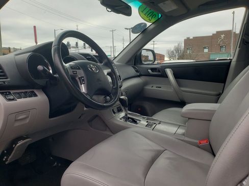 Used 2012 Toyota Highlander SE image 12