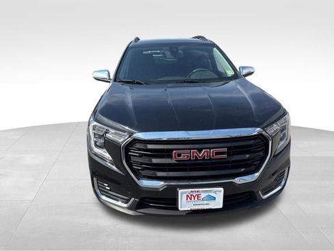 Used 2024 GMC Terrain SLE w/ Driver Convenience Package image 9