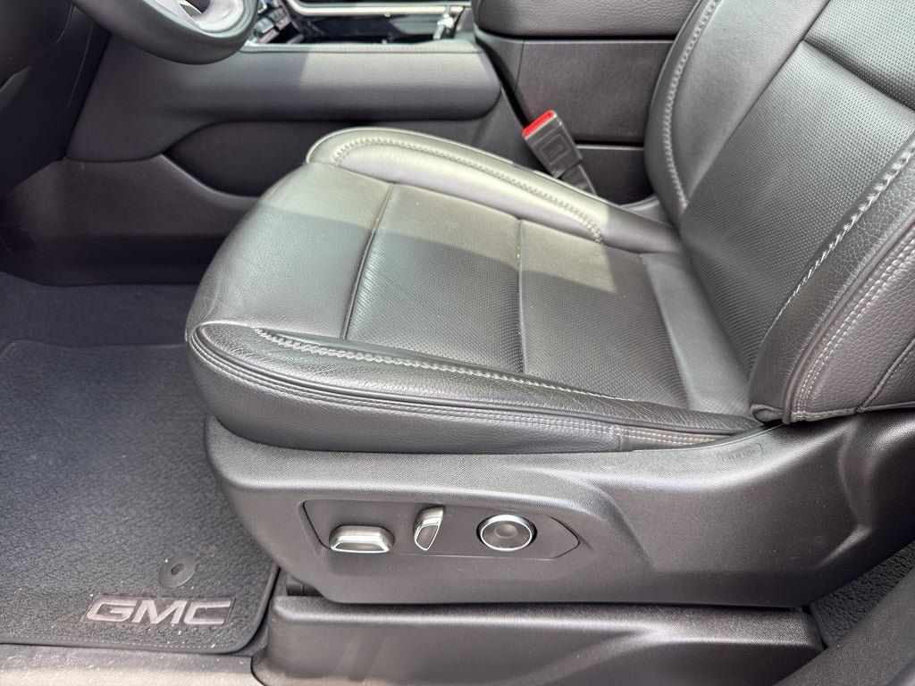 Used 2024 GMC Yukon Denali AWD/4WD image 13