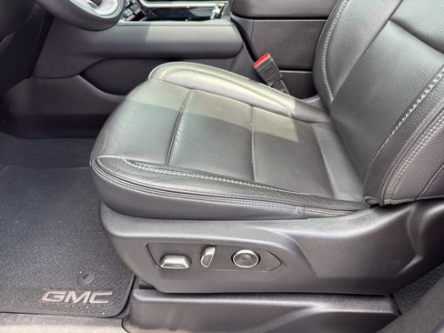 Used 2024 GMC Yukon Denali AWD/4WD image 13