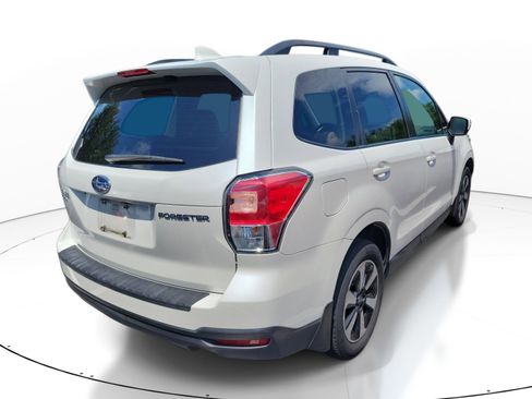 Used 2018 Subaru Forester 2.5i Premium w/ All-Weather Package AWD/4WD image 5