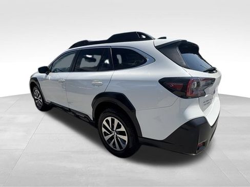 Used 2023 Subaru Outback Premium AWD/4WD image 5